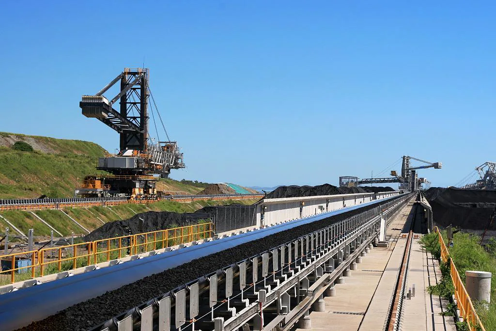 Long industrial conveyor at the authorized Pingshuo source case site